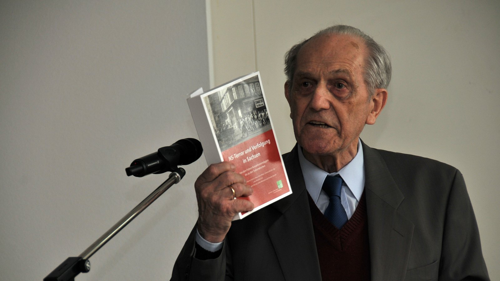 Dr. Hans Brenner bei Eröffnung der Ausstellung zu den Astra Werken im Jahre 2018