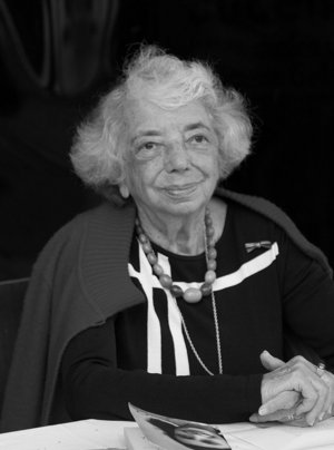 Margot Friedländer bei einer Lesung des Tagebuchs der Anne Frank (2012)Von Scott-Hendryk Dillan (Diskussion) - Eigenes Werk, CC BY-SA 3.0, https://commons.wikimedia.org/w/index.php?curid=23481669