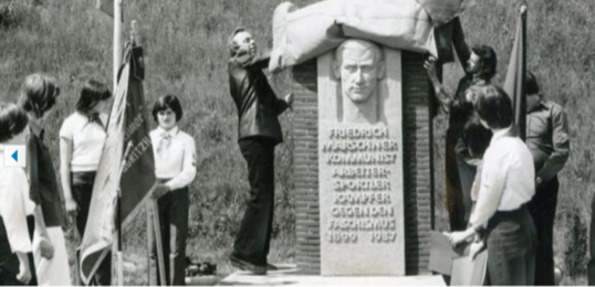 Einweihung des Friedrich Marschner Denkmals am 9. Mai 1979 an der gleichnamigen Schule in Göritzhain. (Heike Ruhland / Siegfried Neumann /Archiv). Einweihung des Friedrich Marschner Denkmals am 9. Mai 1979 an der gleichnamigen Schule in Göritzhain. (Heike Ruhland / Siegfried Neumann /Archiv).